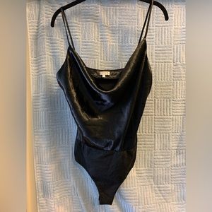 TCEC WOMENS BLACK SATIN BODYSUIT WITH SNAP BUTTON CLOSURE SIZE M